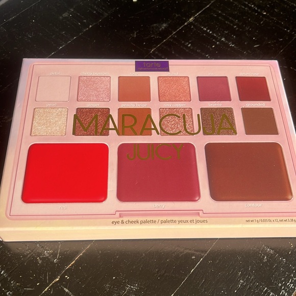 Brand new tarte marajuca juicy eye and cheek palette in berry - Picture 4 of 5